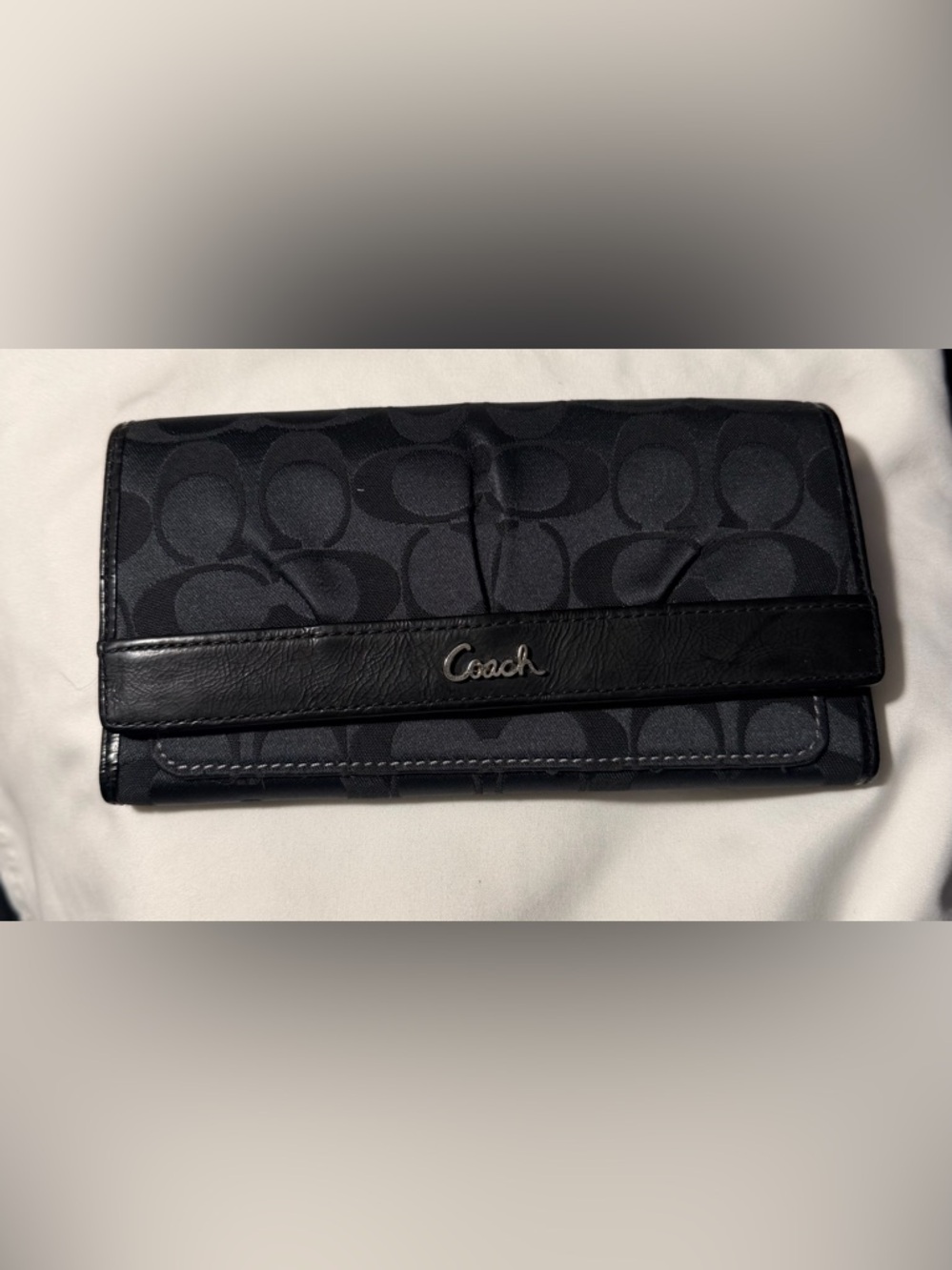 LIKE NEW! Coach Black Signature Logo Ashely Trifold Clutch Wallet